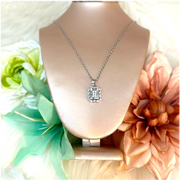 Diamond Simulate Pendant Necklace NEW - Picture 3 of 6